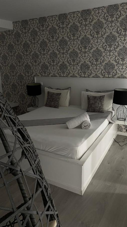 Brandao House Hostel Caparica Εξωτερικό φωτογραφία